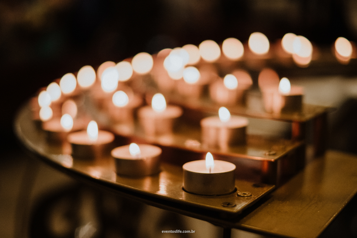 casamento, renata e joão, life fotografia, sorocaba, são paulo, fotografia de casamento, alex oliveira, cyndi omoto, fotografia espontânea, igreja linda em sorocaba, nossa senhora de fátima, velas, luzinhas no casamento, oração, fotos lindas de casamento