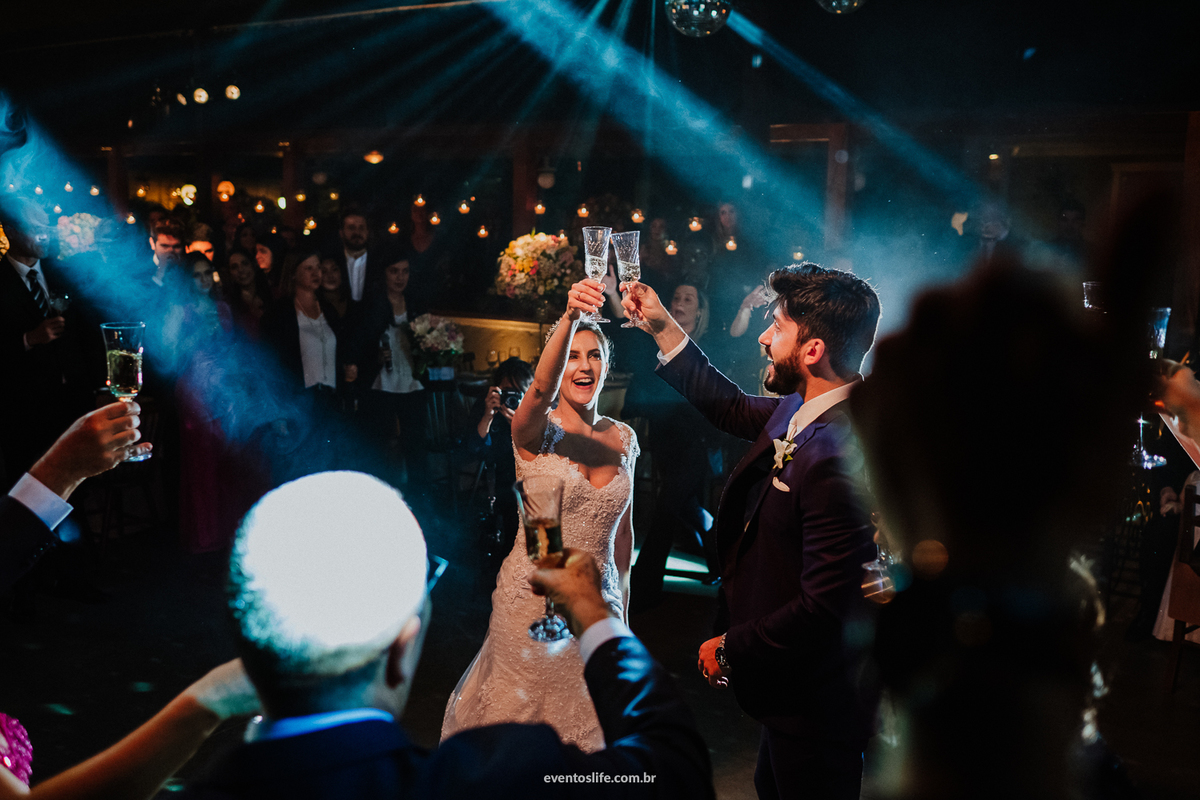 casamento, renata e joão, life fotografia, sorocaba, são paulo, fotografia de casamento, alex oliveira, cyndi omoto, fotografia espontânea, brinde dos noivos, pista de dança, chácara santa victória de noite, melhor buffet de sorocaba, melhor foto