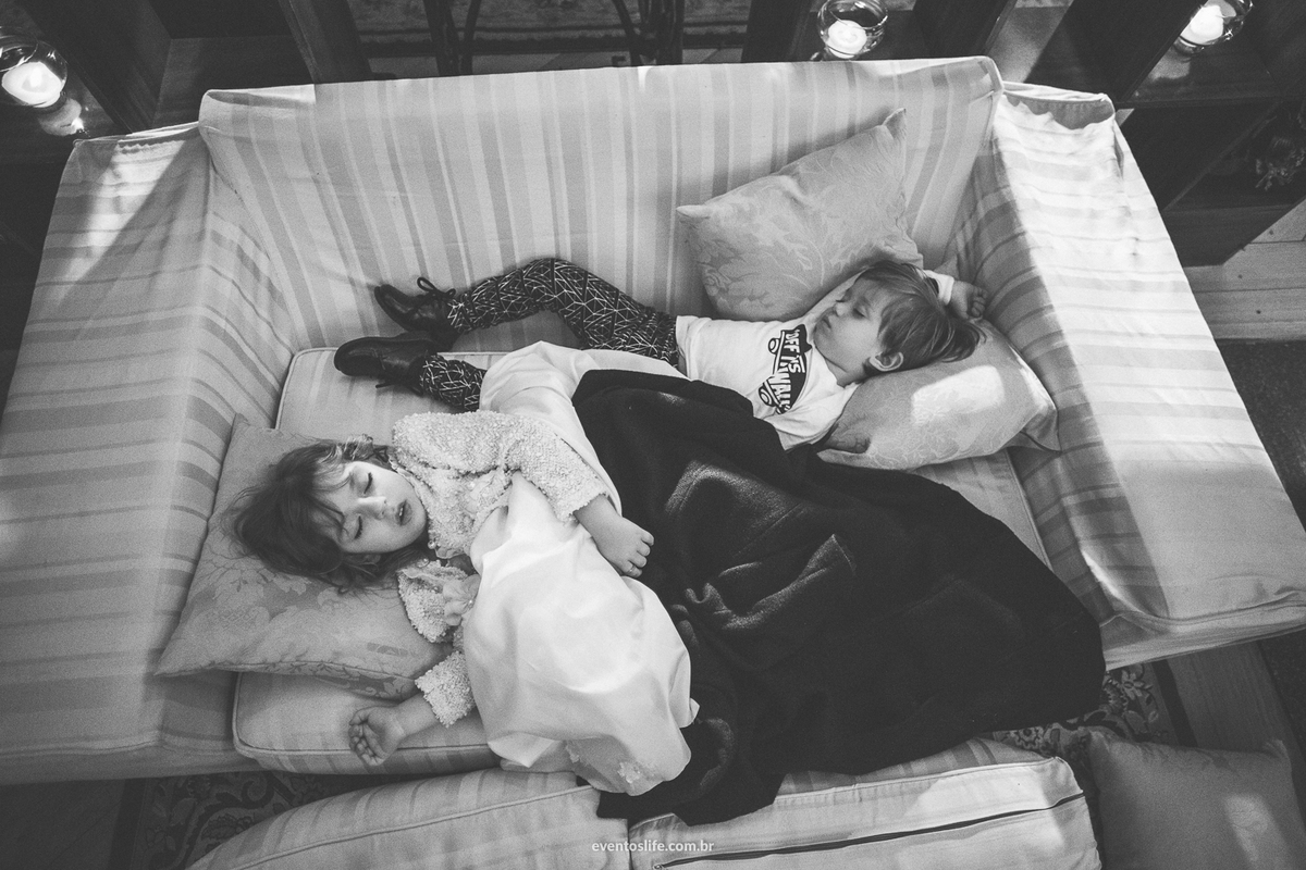 casamento, renata e joão, life fotografia, sorocaba, são paulo, fotografia de casamento, alex oliveira, cyndi omoto, fotografia espontânea, crianças dormindo no sofá, santa victória