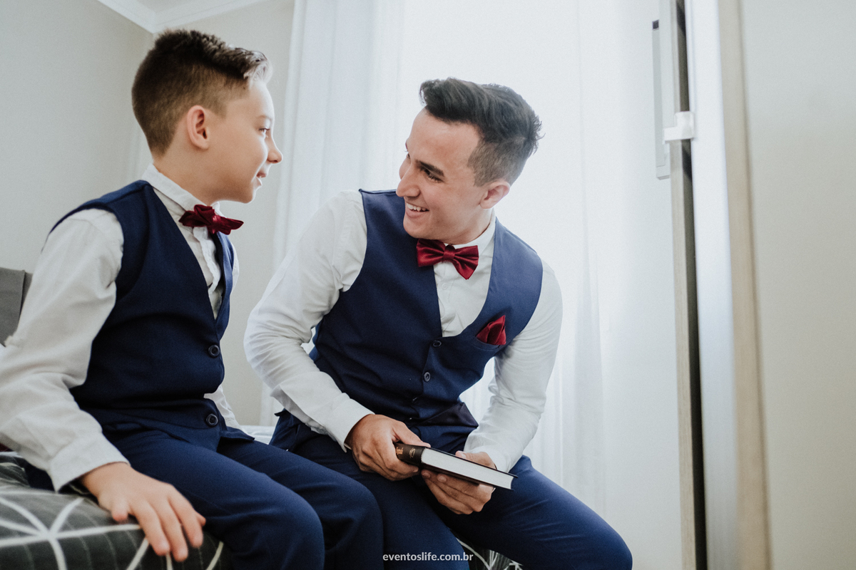 Casamento, Pamella e Wellington, Life Fotografia, Sorocaba, Mini Wedding, Fotografia espontânea, Documental, Alex Oliveira, Cyndi Omoto, Case de Dia, Aspazia, Mini Casamento, Making Of de Noivo, Noivo, Groom, Pai e filho, Gravata Borboleta, Terno Azul,