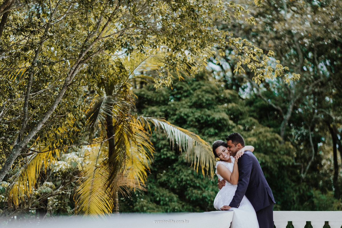 Casamento Thalita e Danilo, Life Fotografia, Cyndi Omoto, Alex Oliveira, São Roque, São Paulo, Destination Photographers, Fotografia espontânea, Fotografia de casamento diferente, Melhores fotógrafos de Sorocaba, noivos se abraçando, inspiração para fotos
