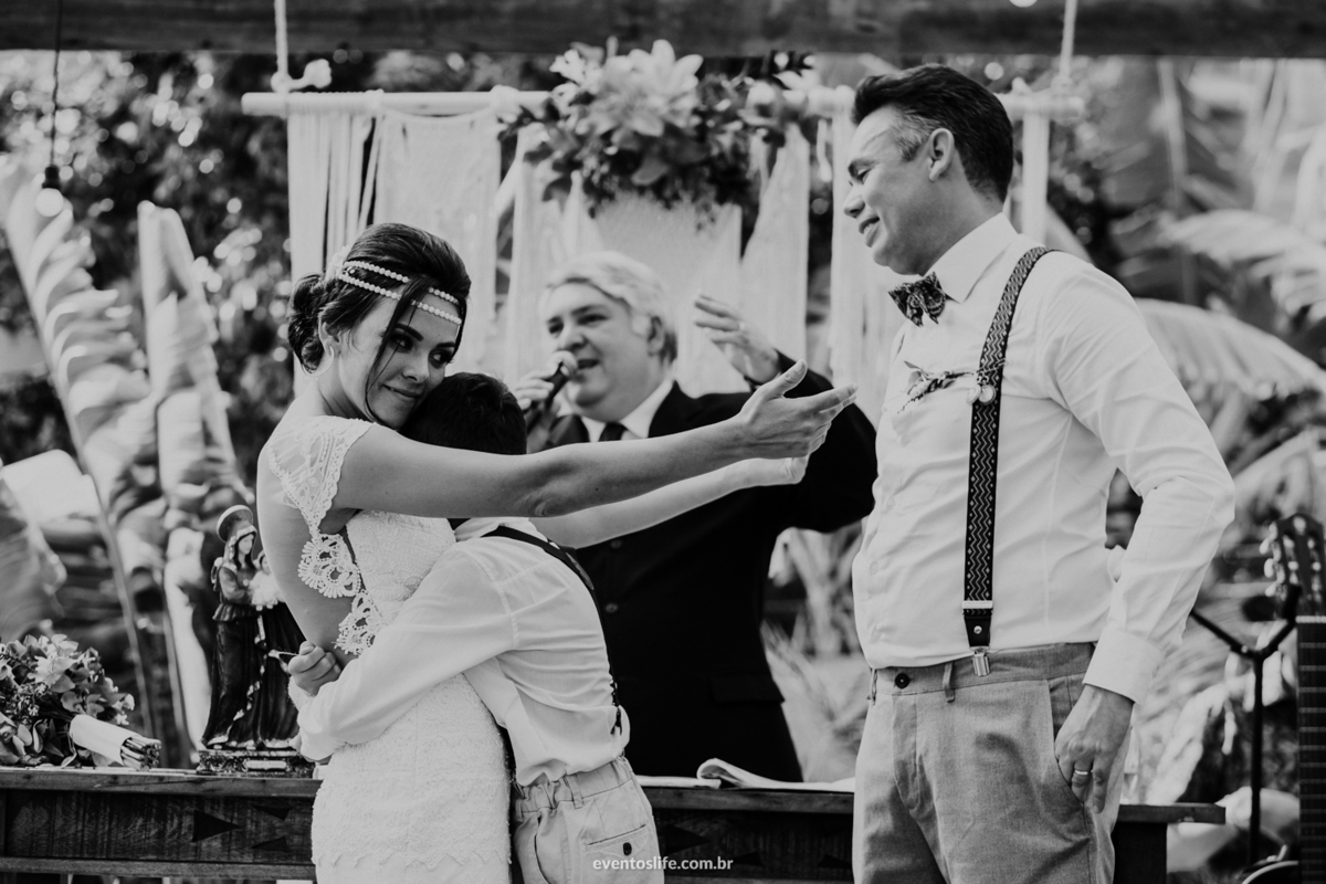 Fotografia de Casamento Sorocaba, São Paulo, Julianne e Osório, Life Fotografia, Hukka Garden, Mini Wedding, Mini Casamento, Cerimônia, Cerimônia de Casamento, Amor, Fotografia diferente, Fotografia espontânea, Abraço, Família, PB, BW