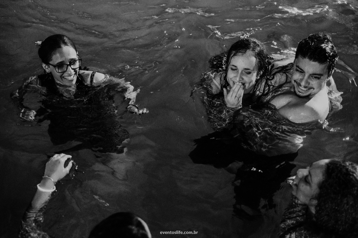 Fotografia de Casamento Sorocaba, Life Fotografia, Lenna e Everton, Sitio João de Barro, Wedding, Mini Wedding, Mini Casamento, Noivos descolados, Casamento diferente, Recepção, Casados, Família, Brincadeira, Piscina, Alegria, PB, Bagunça, Amizade, Noiva