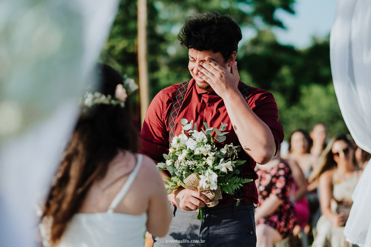 Fotografia de Casamento Sorocaba, Life Fotografia, Lenna e Everton, Sitio João de Barro, Wedding, Mini Wedding, Mini Casamento, Noivos descolados, Casamento diferente, Casamento de dia, Cerimônia, Paisagem, Natureza, Buquê, Emoção, Amor, Noivo, Véu, Amor