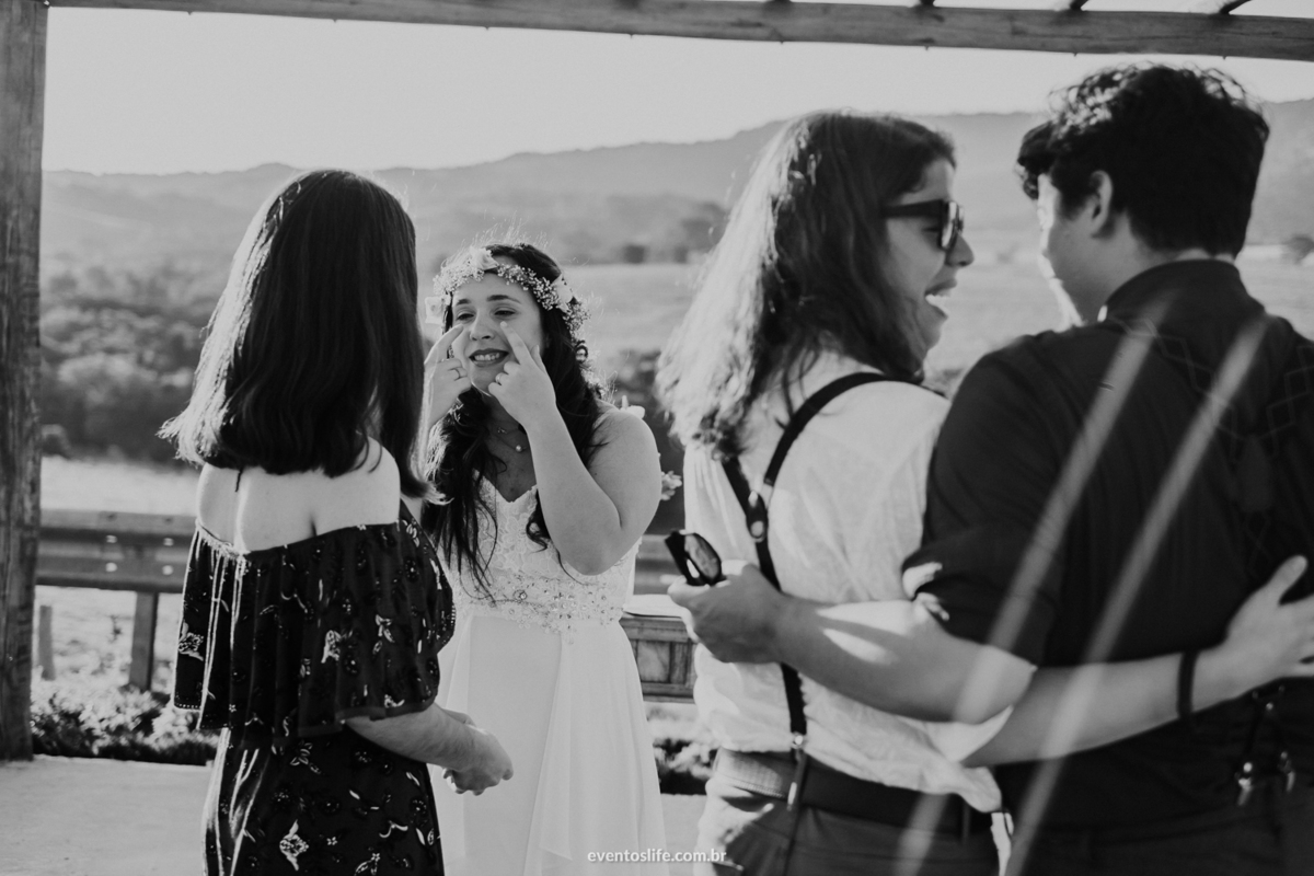 Fotografia de Casamento Sorocaba, Life Fotografia, Lenna e Everton, Sitio João de Barro, Wedding, Mini Wedding, Mini Casamento, Noivos descolados, Casamento diferente, Casamento de dia, Cerimônia, Paisagem, Natureza, Abraços, Felicidade, Ar livre, Amor