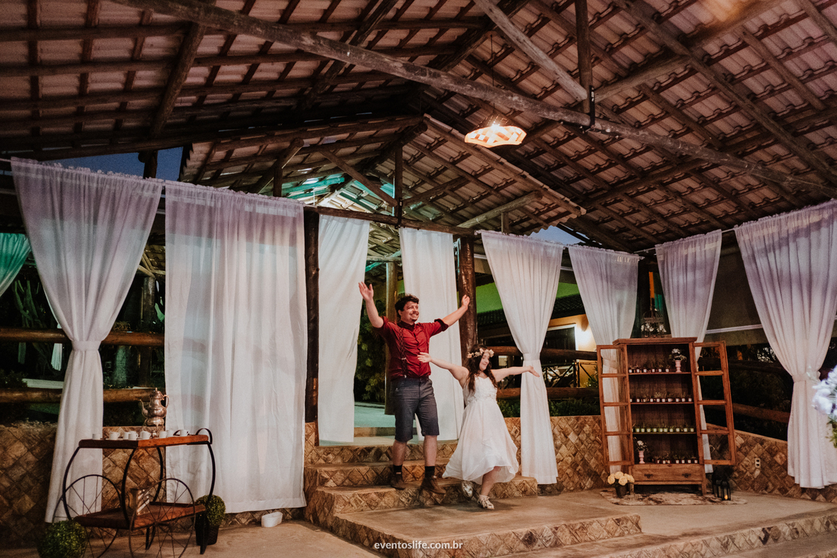 Fotografia de Casamento Sorocaba, Life Fotografia, Lenna e Everton, Sitio João de Barro, Wedding, Mini Wedding, Mini Casamento, Noivos descolados, Casamento diferente, Vestido, Recepção, Entrada dos noivos, Festa, Decoração de casamento, Rústico, Salão