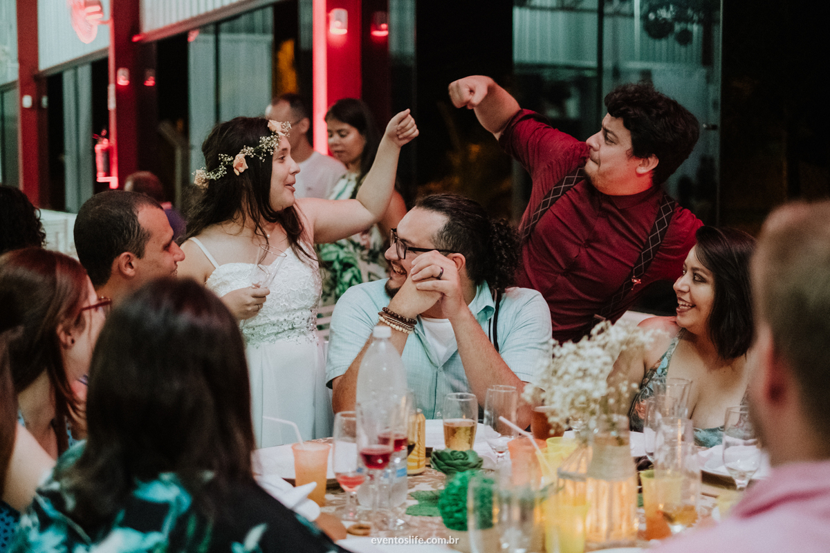 Fotografia de Casamento Sorocaba, Life Fotografia, Lenna e Everton, Sitio João de Barro, Wedding, Mini Wedding, Mini Casamento, Noivos descolados, Casamento diferente, Noivos, Recém casados, Parceria, Comida, Família, Camisa vermelha, Felicidade, Amor