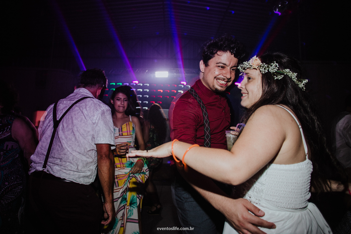 Fotografia de Casamento Sorocaba, Life Fotografia, Lenna e Everton, Sitio João de Barro, Wedding, Mini Wedding, Mini Casamento, Noivos descolados, Casamento diferente, Balada, Casados, Família, Amor, Felicidade, Discoteca, Dança. Luzes, Música, Amor, Paz