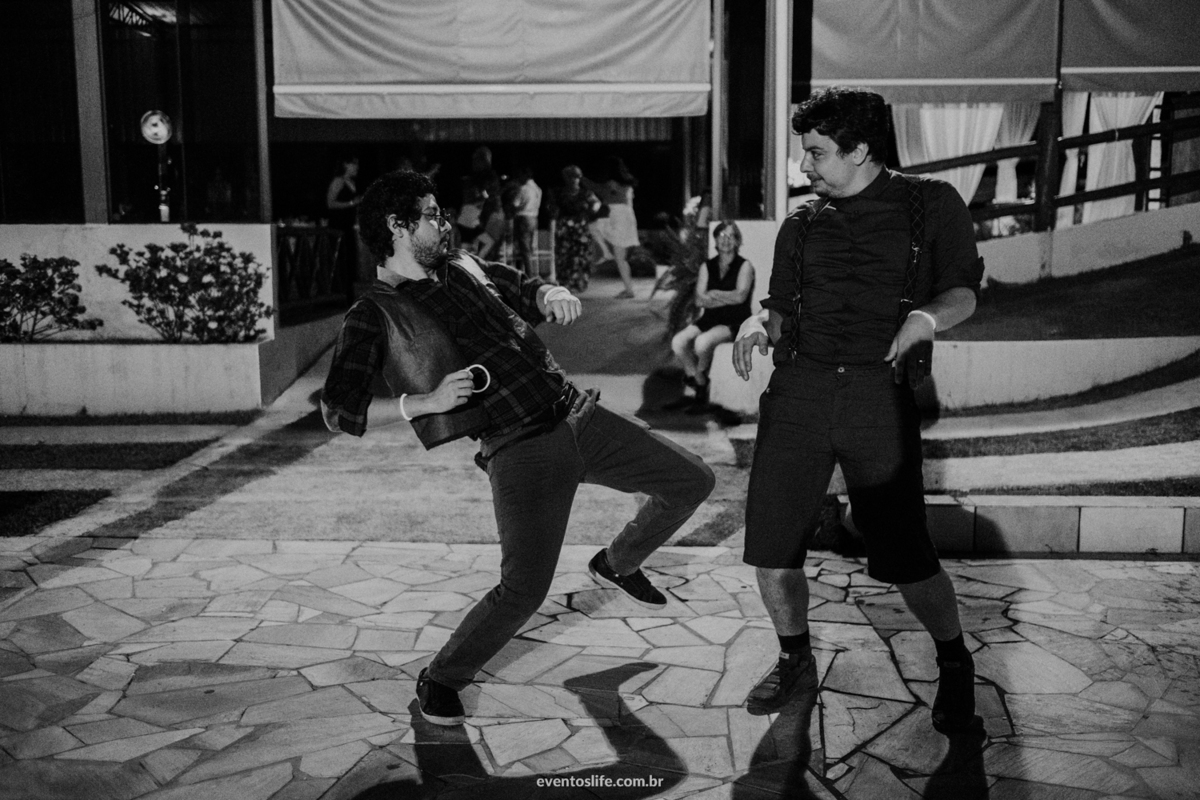 Fotografia de Casamento Sorocaba, Life Fotografia, Lenna e Everton, Sitio João de Barro, Wedding, Mini Wedding, Mini Casamento, Noivos descolados, Casamento diferente, Recepção, Casados, Família, Brincadeira, Piscina, Alegria, Dança, Bagunça, Amizade