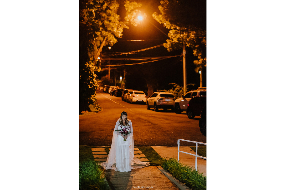 Life Fotografia, Casamento, Fotografia de Casamento Sorocaba, São Paulo, Lago Azul, Mini Wedding, Mini Casamento, Quintal Flores, Les Esembles, Leila Savioli, Doce Veneno, Mayara Zanetti, Noite, Vestido branco, Buquê, Noiva, Entrada, Emoção, Amor, Love