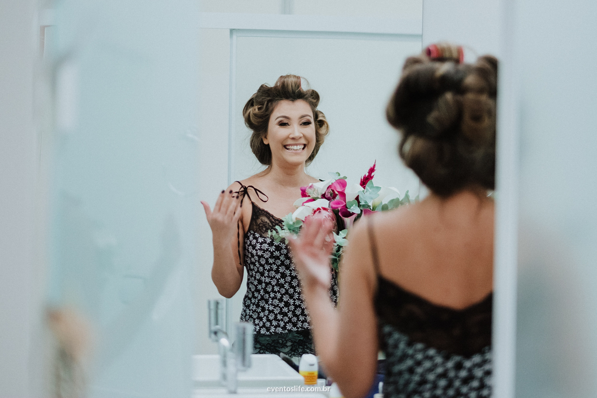 Life Fotografia, Casamento, Fotografia de Casamento Sorocaba, São Paulo, Lago Azul, Mini Wedding, Mini Casamento, Quintal Flores, Les Esembles, Leila Savioli, Doce Veneno, Mayara Zanetti, Buquê, Noiva, Making off, Espelho, Emocionada, Amor, Felicidade