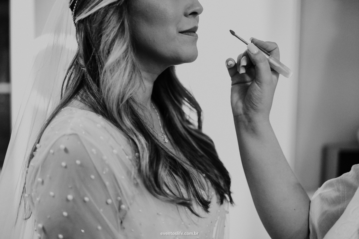 Life Fotografia, Casamento, Fotografia de Casamento Sorocaba, São Paulo, Lago Azul, Mini Wedding, Mini Casamento, Quintal Flores, Les Esembles, Leila Savioli, Doce Veneno, Mayara Zanetti, PB, Maquiagem, Noiva, Making off, Batom, Vestido de noiva, Cabelo