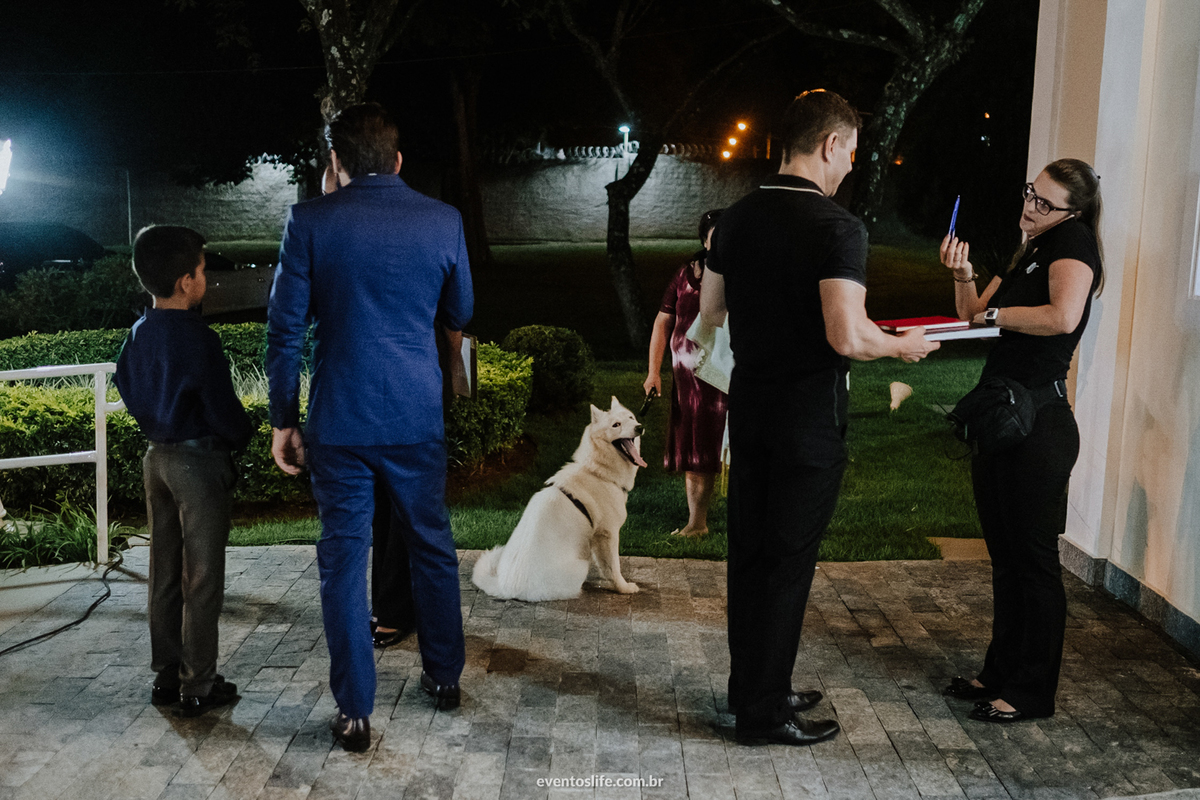 Life Fotografia, Casamento, Fotografia de Casamento Sorocaba, São Paulo, Lago Azul, Mini Wedding, Mini Casamento, Quintal Flores, Les Esembles, Leila Savioli, Doce Veneno, Mayara Zanetti, Cachorro branco, Terno Azul, Igreja, Special day, Amor, Noivo, Love