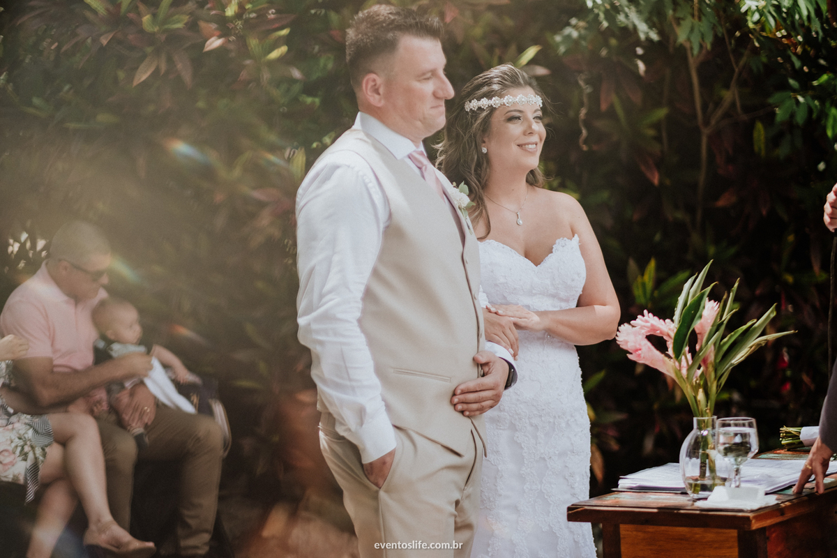 Life Fotografia, Fotografia de Casamento Sorocaba, Figueira Velha, Corrente dos Sonhos, Quintal Flores, Leila Savioli, Eloisa Buffet, Camila e Eduardo, Mini Wedding, Mini Casamento, casal feliz, cerimônia intimista, melhores amigos