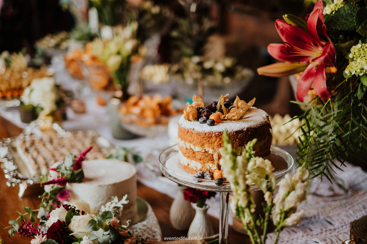 Life Fotografia, Fazenda Vassoural, Vassoural, Reveb, Evelyn e Alvaro, Casamento de dia, Casamento no interior, Monoclub, Banda Monoclub, Marcia Locações, Quintal Flores, Mini Wedding, Naked Cake, Wedding Cake, Bolo de casamento, Valentine