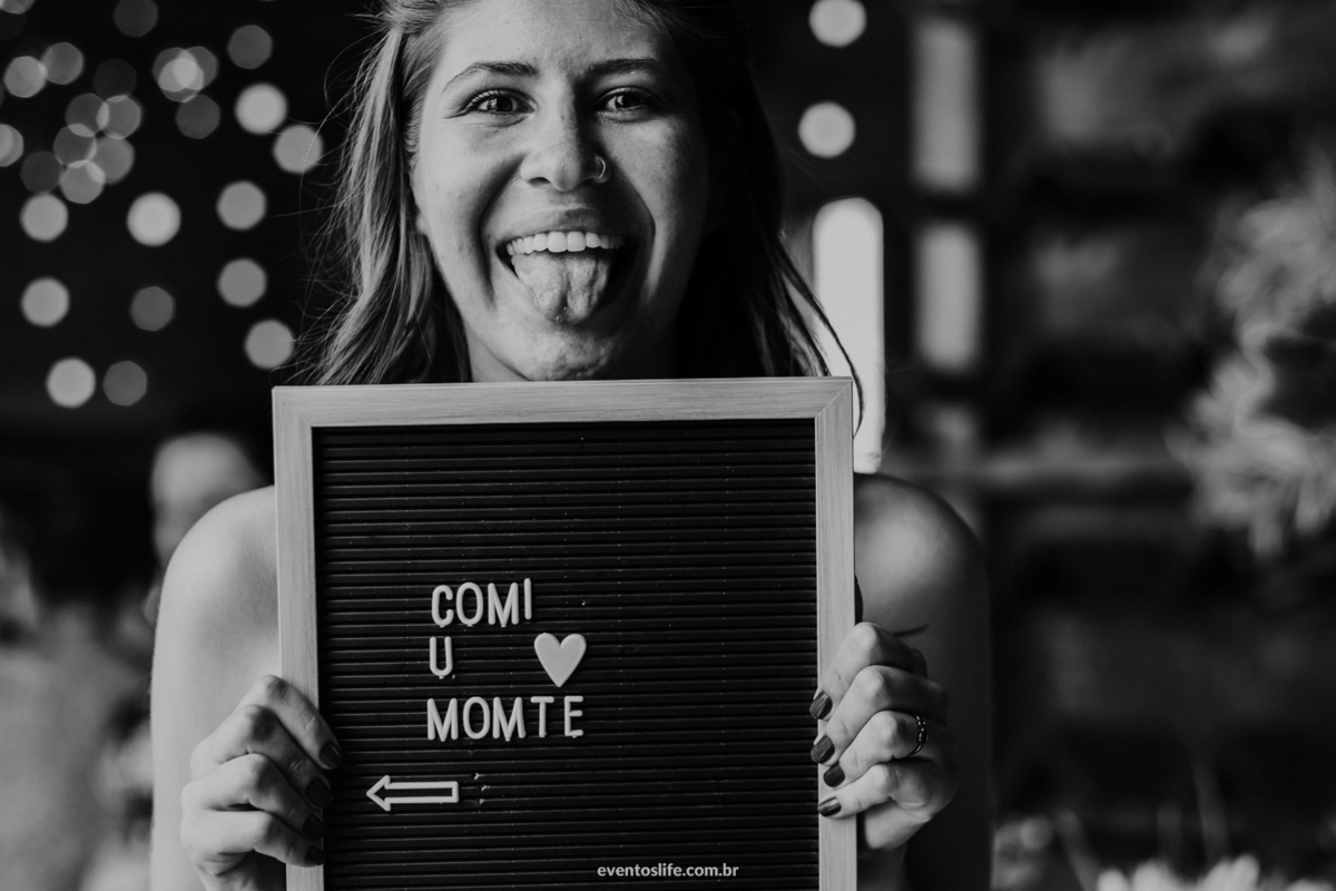 Life Fotografia, Fazenda Vassoural, Vassoural, Reveb, Evelyn e Alvaro, Casamento de dia, Casamento no interior, Monoclub, Banda Monoclub, Marcia Locações, Quintal Flores, Mini Wedding, comédia, plaquinha, foto engraçada, foto espontânea