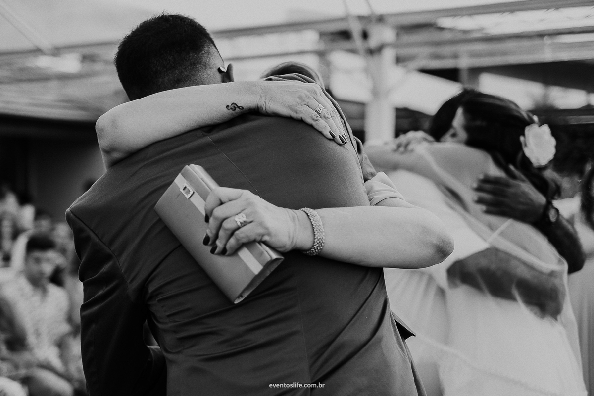 Life Fotografia, Fotografia de Casamento Sorocaba, Ilhabela, Fotos de Casamento, Fotos diferentes, Mini Wedding, São Paulo, Itu, Pier 151, Casamento na praia, Litoral, Mar, O dia mais bonito, Cerimonia, Barbara e Renan, BR, Abraço, Família, PB, Carinho