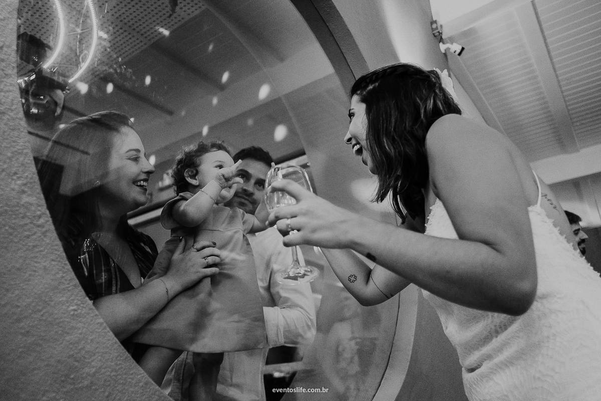 Life Fotografia, Fotografia de Casamento Sorocaba, Ilhabela, Fotos de Casamento, Fotos diferentes, Mini Wedding, São Paulo, Itu, Pier 151, Casamento na praia, Litoral, Mar, O dia mais bonito, Barbara e Renan, BR, PB, Criança, Noiva, Criança, Festa, BW