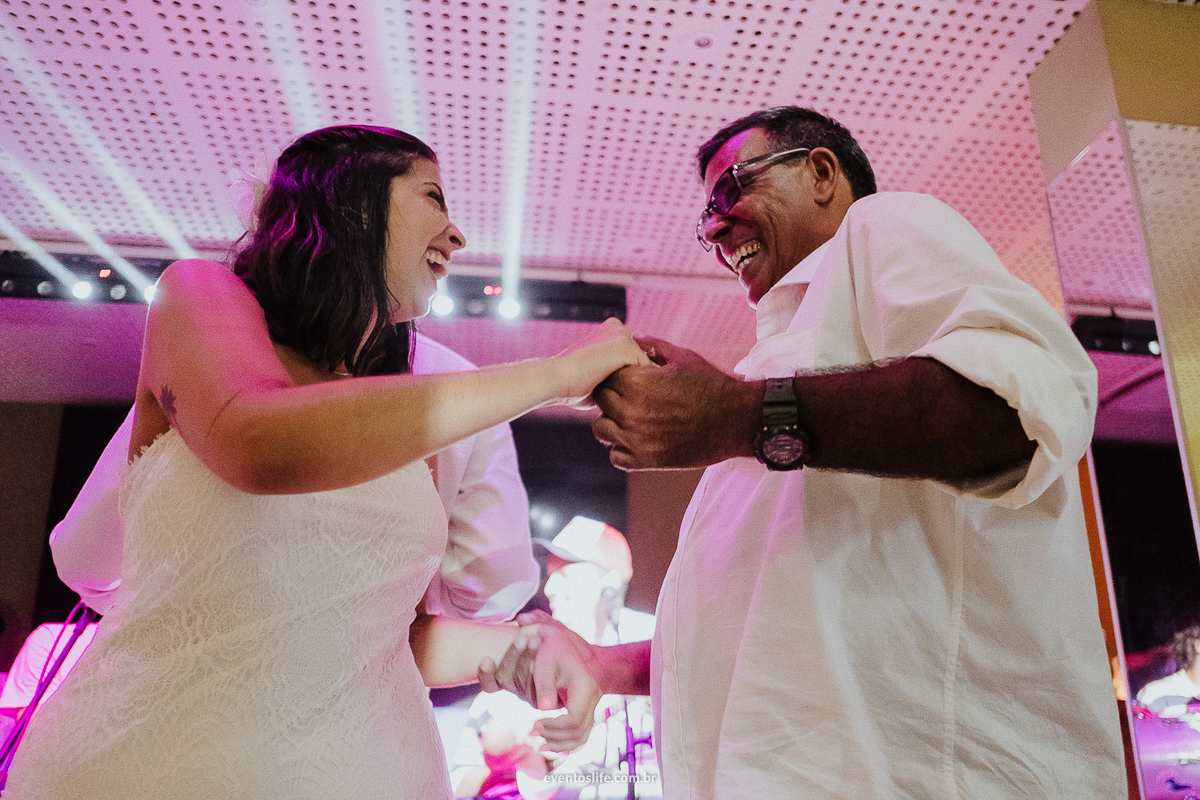 Life Fotografia, Fotografia de Casamento Sorocaba, Ilhabela, Fotos de Casamento, Fotos diferentes, Mini Wedding, São Paulo, Itu, Pier 151, Casamento na praia, Litoral, Mar, O dia mais bonito, Barbara e Renan, BR, Dança, Samba, Samdosa, Festa, Noiva, Amor