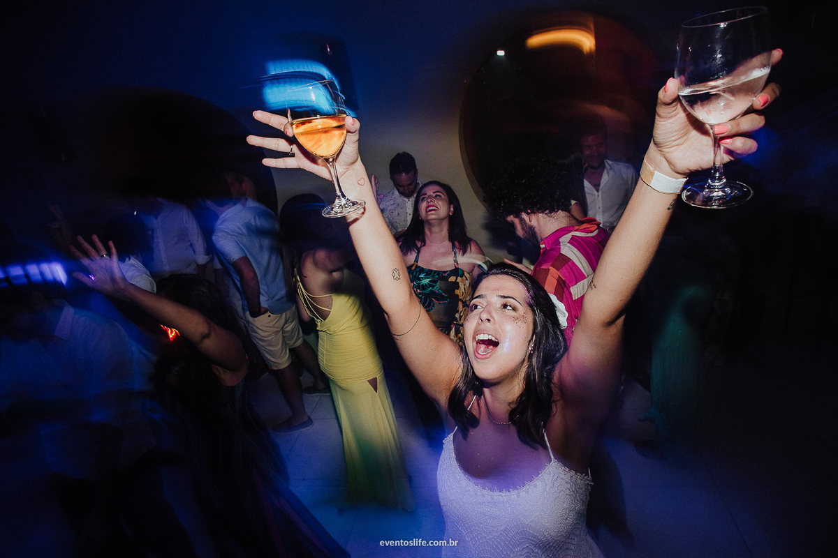 Life Fotografia, Fotografia de Casamento Sorocaba, Ilhabela, Fotos de Casamento, Fotos diferentes, Mini Wedding, São Paulo, Itu, Pier 151, Casamento na praia, Litoral, Mar, O dia mais bonito, Barbara e Renan, BR, Noiva, Bebida, Cerveja, Festa, Recepção