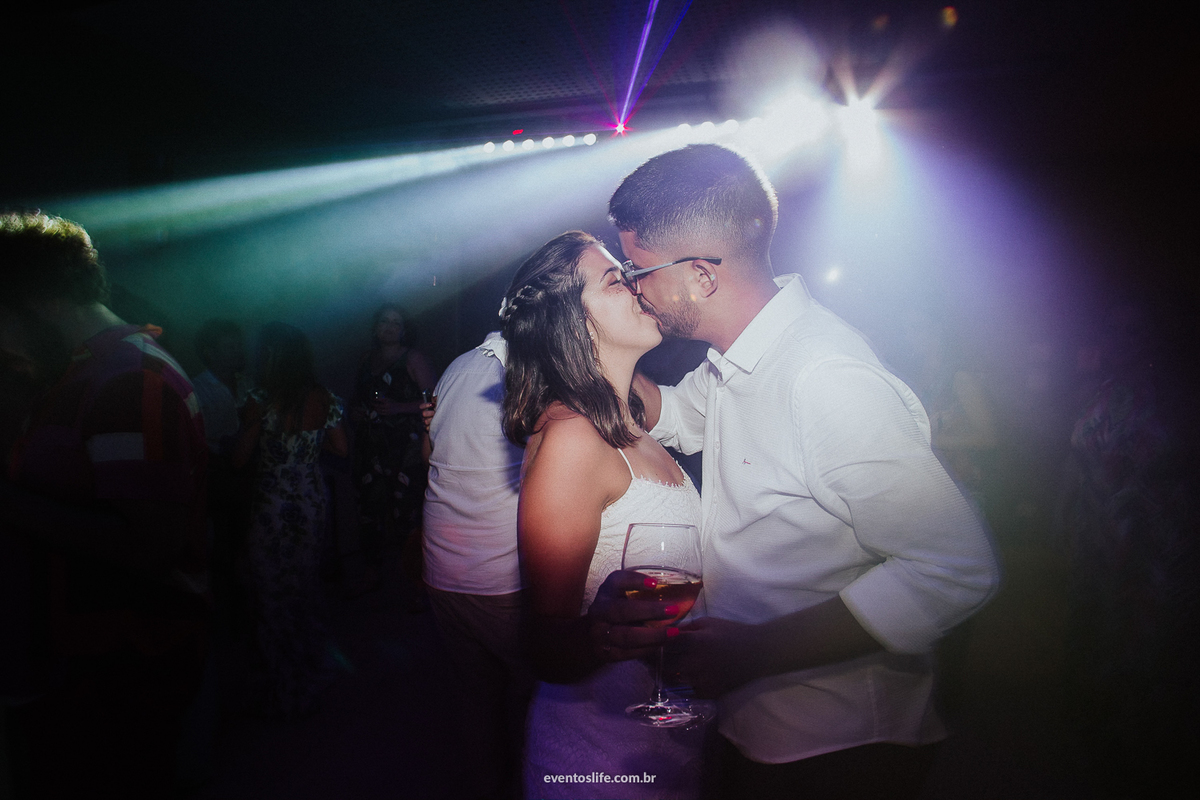 Life Fotografia, Fotografia de Casamento Sorocaba, Ilhabela, Fotos de Casamento, Fotos diferentes, Mini Wedding, São Paulo, Itu, Pier 151, Casamento na praia, Litoral, Mar, O dia mais bonito, Barbara e Renan, BR, Beijo, Conceitual, Contra luz, Amor, Festa