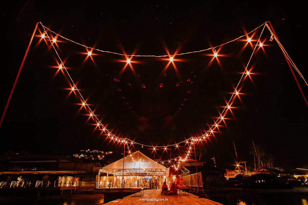 Life Fotografia, Fotografia de Casamento Sorocaba, Ilhabela, Fotos de Casamento, Fotos diferentes, Mini Wedding, São Paulo, Itu, Pier 151, Casamento na praia, Litoral, Mar, O dia mais bonito, Barbara e Renan, BR, Varal de luz, Noturna, Céu, Festa, Amor