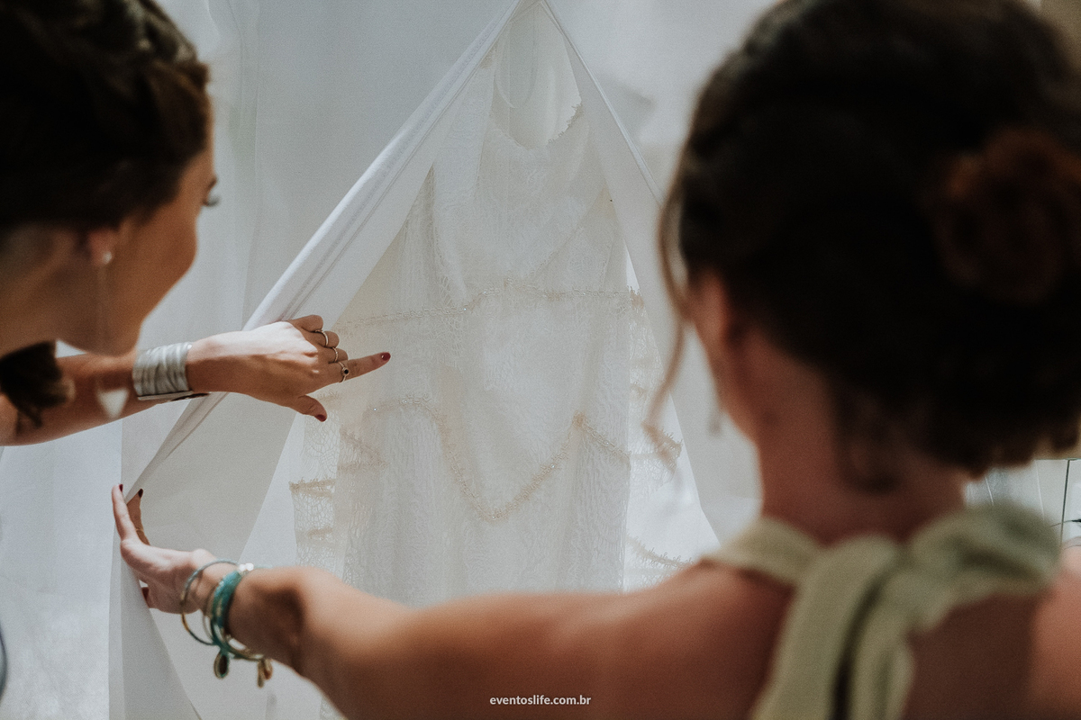 Life Fotografia, Fotografia de Casamento Sorocaba, Ilhabela, Fotos de Casamento, Fotos diferentes, Mini Wedding, São Paulo, Itu, Pier 151, Casamento na praia, Litoral, Mar, O dia mais bonito, Making of, Barbara e Renan, BR,  Vestido de noiva, Madrinhas