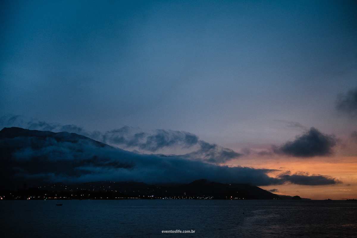 Life Fotografia, Fotografia de Casamento Sorocaba, Ilhabela, Fotos de Casamento, Fotos diferentes, Mini Wedding, São Paulo, Itu, Pier 151, Casamento na praia, Litoral, Mar, O dia mais bonito, Céu azul, Nuvens, Por do sol, Balsa, Mata Atlântica, Destino