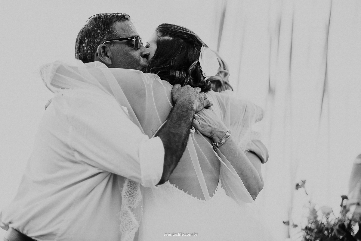 Life Fotografia, Fotografia de Casamento Sorocaba, Ilhabela, Fotos de Casamento, Fotos diferentes, Mini Wedding, São Paulo, Itu, Pier 151, Casamento na praia, Litoral, Mar, O dia mais bonito, Cerimonia, Barbara e Renan, BR, Abraço, Amor, Família, Emoção