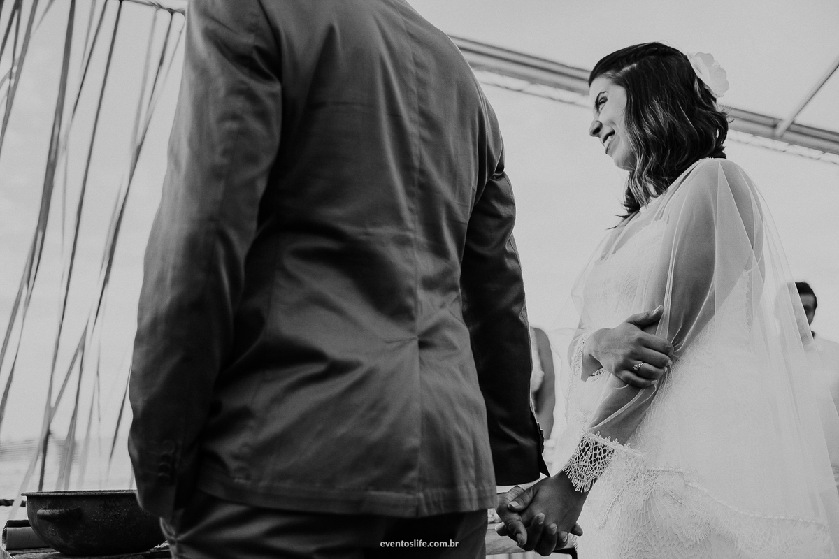 Life Fotografia, Fotografia de Casamento Sorocaba, Ilhabela, Fotos de Casamento, Fotos diferentes, Mini Wedding, São Paulo, Itu, Pier 151, Casamento na praia, Litoral, Mar, O dia mais bonito, Cerimonia, Barbara e Renan, BR, Noivos, Felicidade, Mãos dadas