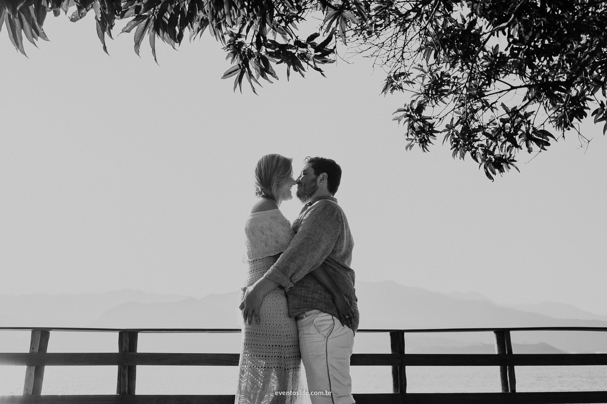 Life Fotografia, Fotografia de Casamento Sorocaba, São Paulo, Ilhabela, Ensaio na praia, Ingrid e Bomba, Litoral, Ensaio Pré Casamento, Pré Wedding, Sessão, Fotos na praia, Fotos casal, Ensaio Casal, Melhor fotógrafo de Sorocaba, Pier, Horizonte, Natureza