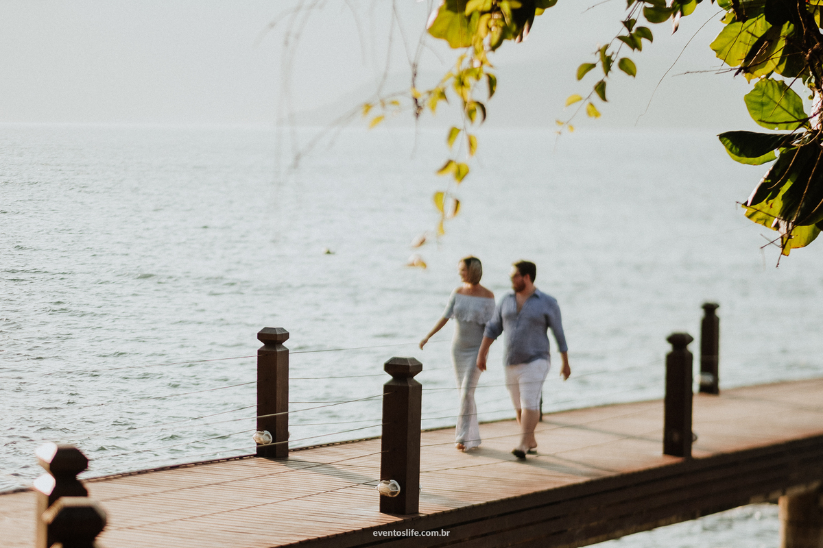 Life Fotografia, Fotografia de Casamento Sorocaba, São Paulo, Ilhabela, Ensaio na praia, Ingrid e Bomba, Litoral, Ensaio Pré Casamento, Pré Wedding, Sessão, Fotos na praia, Fotos casal, Ensaio Casal, Melhor fotógrafo de Sorocaba, Pier, Mar, Horizonte
