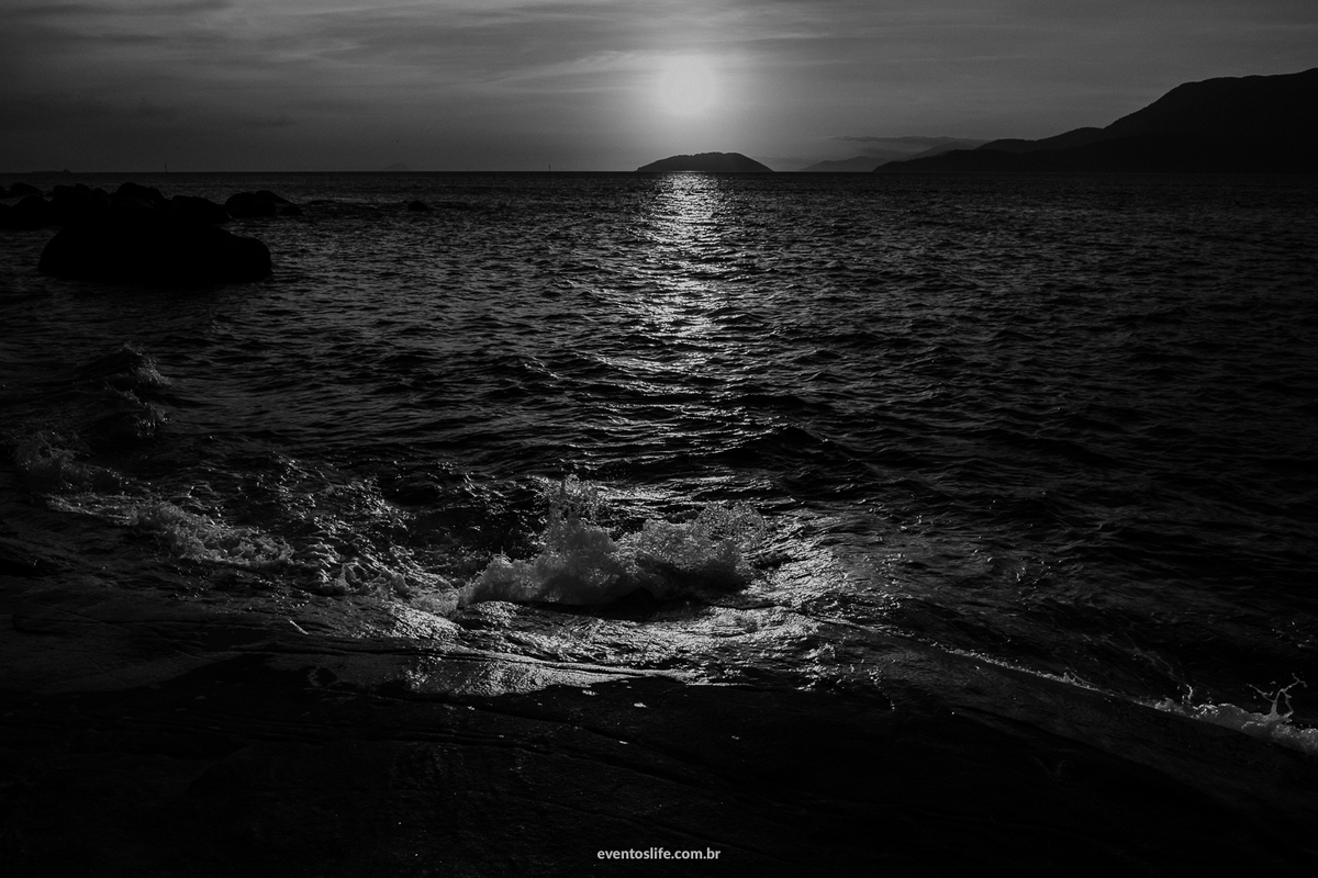 Life Fotografia, Fotografia de Casamento Sorocaba, São Paulo, Ilhabela, Ensaio na praia, Ingrid e Bomba, Litoral, Ensaio Pré Casamento, Pré Wedding, Sessão, Fotos na praia, Fotos casal, Ensaio Casal, Melhor fotógrafo de Sorocaba, Horizonte, PB, Sol, Mar