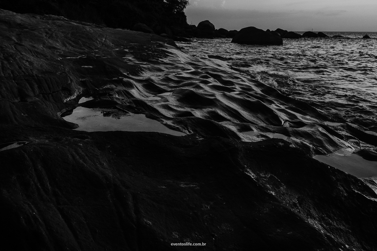 Life Fotografia, Fotografia de Casamento Sorocaba, São Paulo, Ilhabela, Ensaio na praia, Ingrid e Bomba, Litoral, Ensaio Pré Casamento, Pré Wedding, Sessão, Fotos na praia, Fotos casal, Ensaio Casal, Melhor fotógrafo de Sorocaba, Horizonte, PB, Pôr do sol