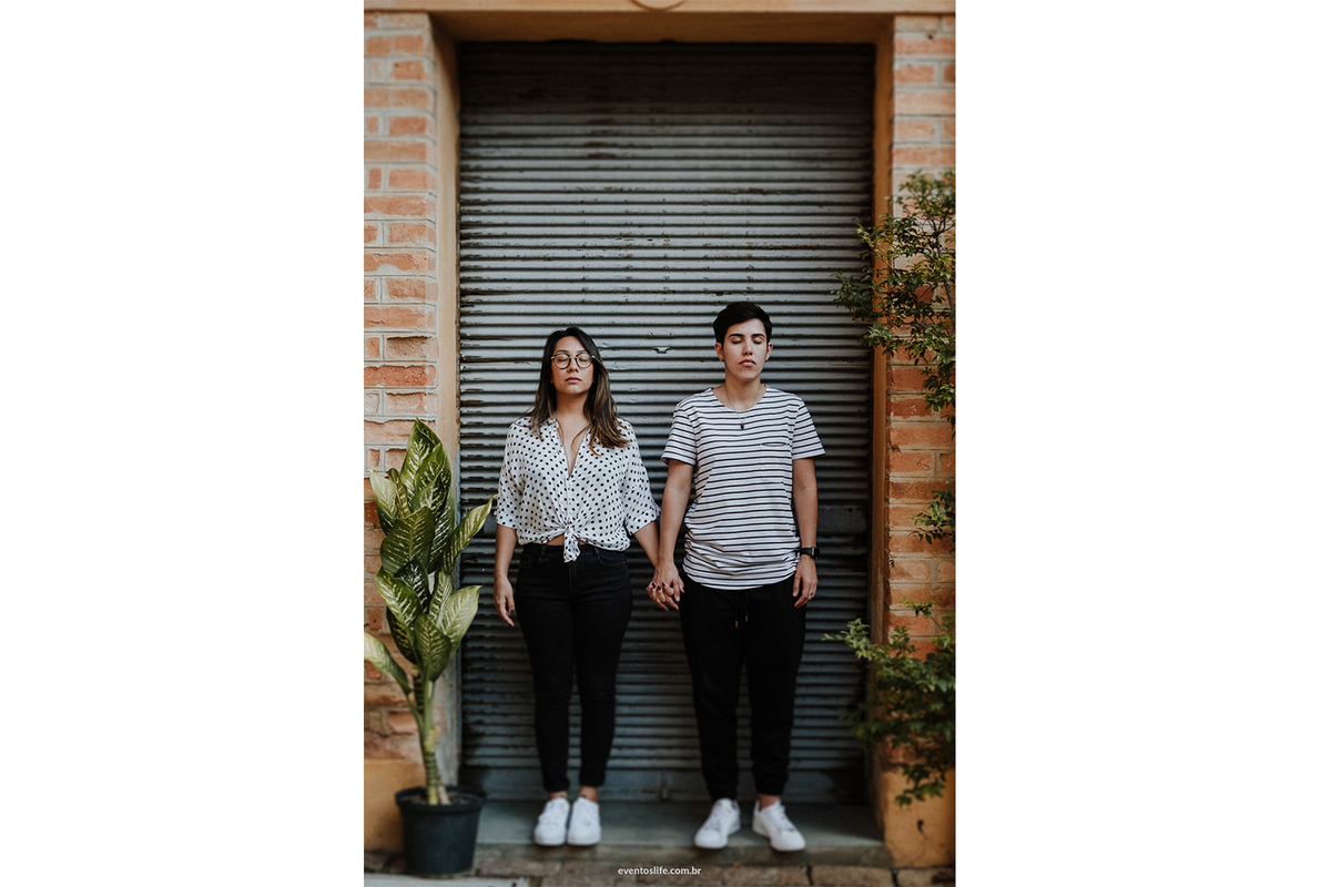 Ensaio Pré Casamento, Pré Wedding, Life Fotografia, Life Fotografia de Casamentos, Fotos de Casamentos, Sorocaba, Itu, Fábrica São Luiz, Same Sex, Love Wins, Same sex couple, Amor, Amar a céu aberto, Villa Mandacarú, Aline e Marcele, Porta, Plantas, Urban