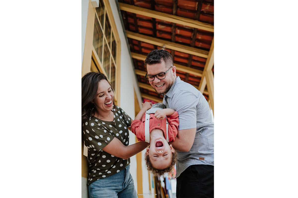 Ensaio Família, Life Fotografia, Fotografia de Casamento Sorocaba, Fotos de família, Sessão Fotográfica, Moyra e Tiago, Sorocaba, Fotos de família, Família, Biblioteca Infantil, Circo, Família feliz, Cortina, Circus