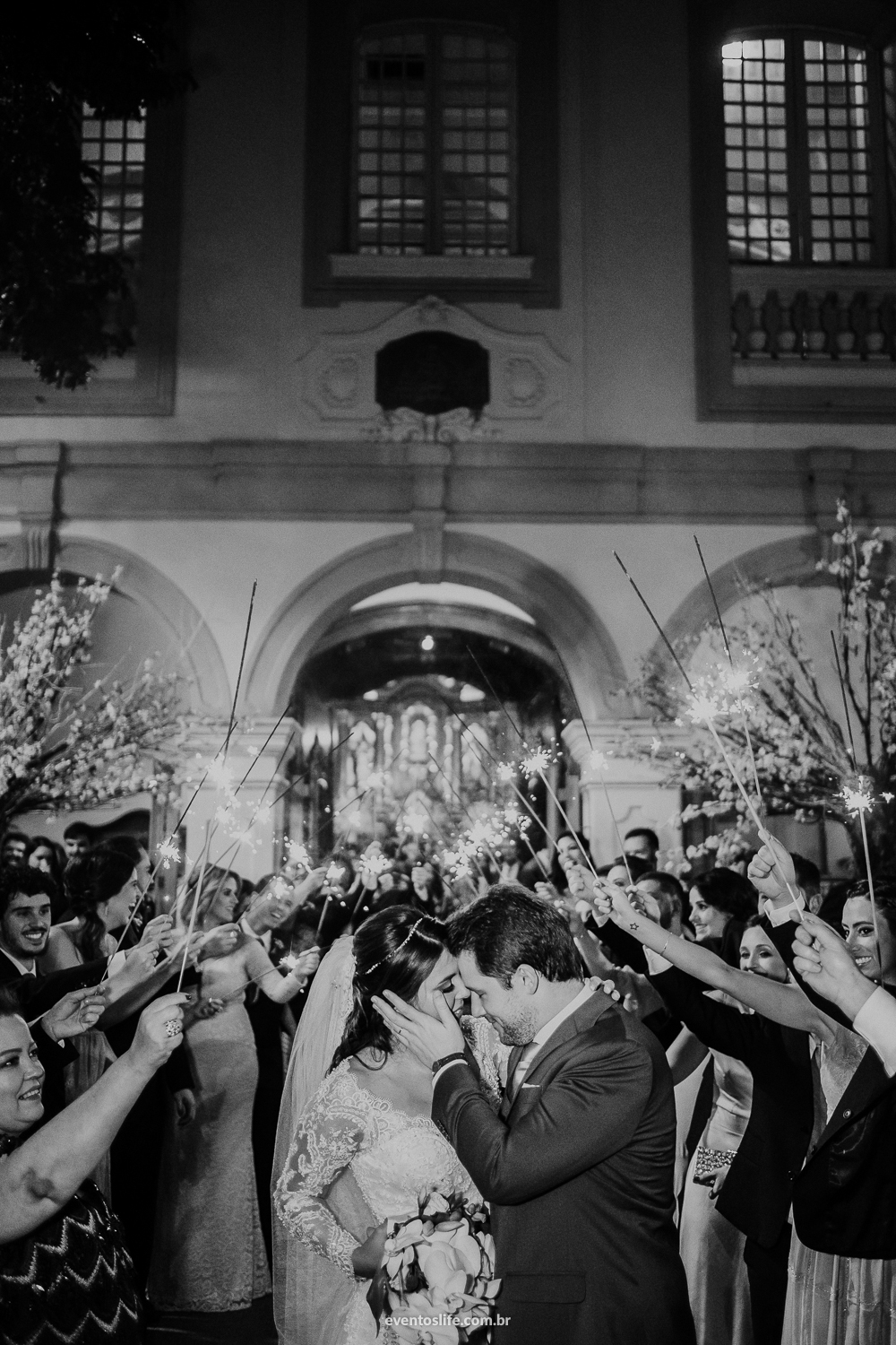 casamento camila e victor, life fotografia, fotografia de casamento, amor, love, wedding, celeiro quintal, são paulo, luís gomide, lamore e co, nova noiva, fotografia espontânea, fotografia de casamento diferente, igreja, cerimônia, noivos