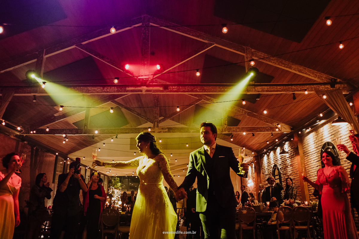 casamento camila e victor, life fotografia, fotografia de casamento, amor, love, wedding, celeiro quintal, são paulo, luís gomide, lamore e co, nova noiva, fotografia espontânea, fotografia de casamento diferente, igreja, cerimônia, noivos