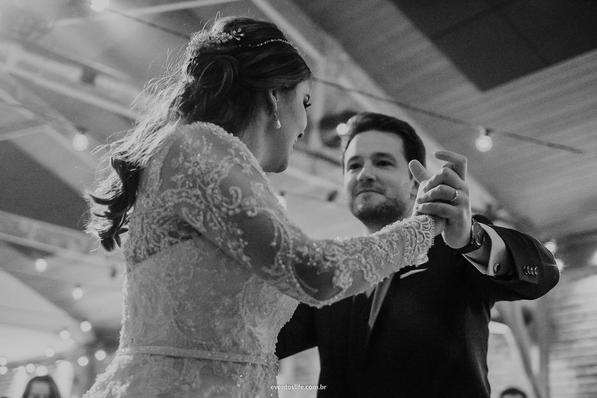 casamento camila e victor, life fotografia, fotografia de casamento, amor, love, wedding, celeiro quintal, são paulo, luís gomide, lamore e co, nova noiva, fotografia espontânea, fotografia de casamento diferente, igreja, cerimônia, noivos