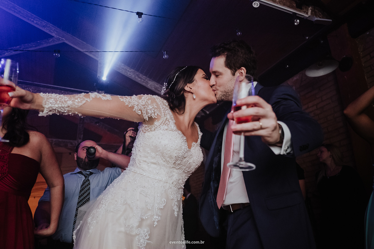 casamento camila e victor, life fotografia, fotografia de casamento, amor, love, wedding, celeiro quintal, são paulo, luís gomide, lamore e co, nova noiva, fotografia espontânea, fotografia de casamento diferente, igreja, cerimônia, noivos