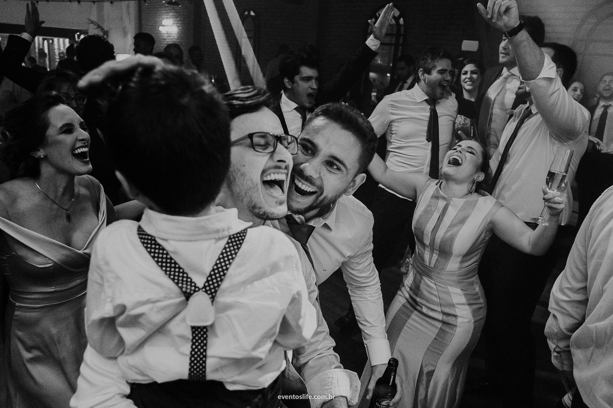 casamento camila e victor, life fotografia, fotografia de casamento, amor, love, wedding, celeiro quintal, são paulo, luís gomide, lamore e co, nova noiva, fotografia espontânea, fotografia de casamento diferente, igreja, cerimônia, noivos