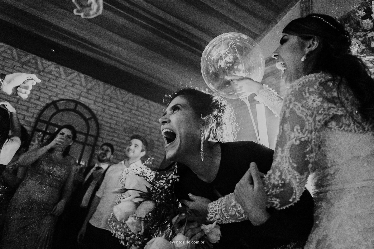 casamento camila e victor, life fotografia, fotografia de casamento, amor, love, wedding, celeiro quintal, são paulo, luís gomide, lamore e co, nova noiva, fotografia espontânea, fotografia de casamento diferente, igreja, cerimônia, noivos