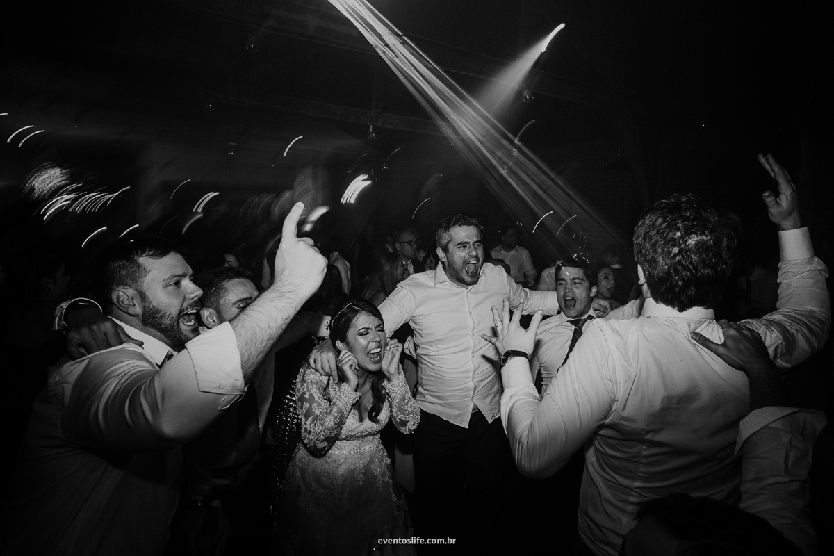 casamento camila e victor, life fotografia, fotografia de casamento, amor, love, wedding, celeiro quintal, são paulo, luís gomide, lamore e co, nova noiva, fotografia espontânea, fotografia de casamento diferente, igreja, cerimônia, noivos