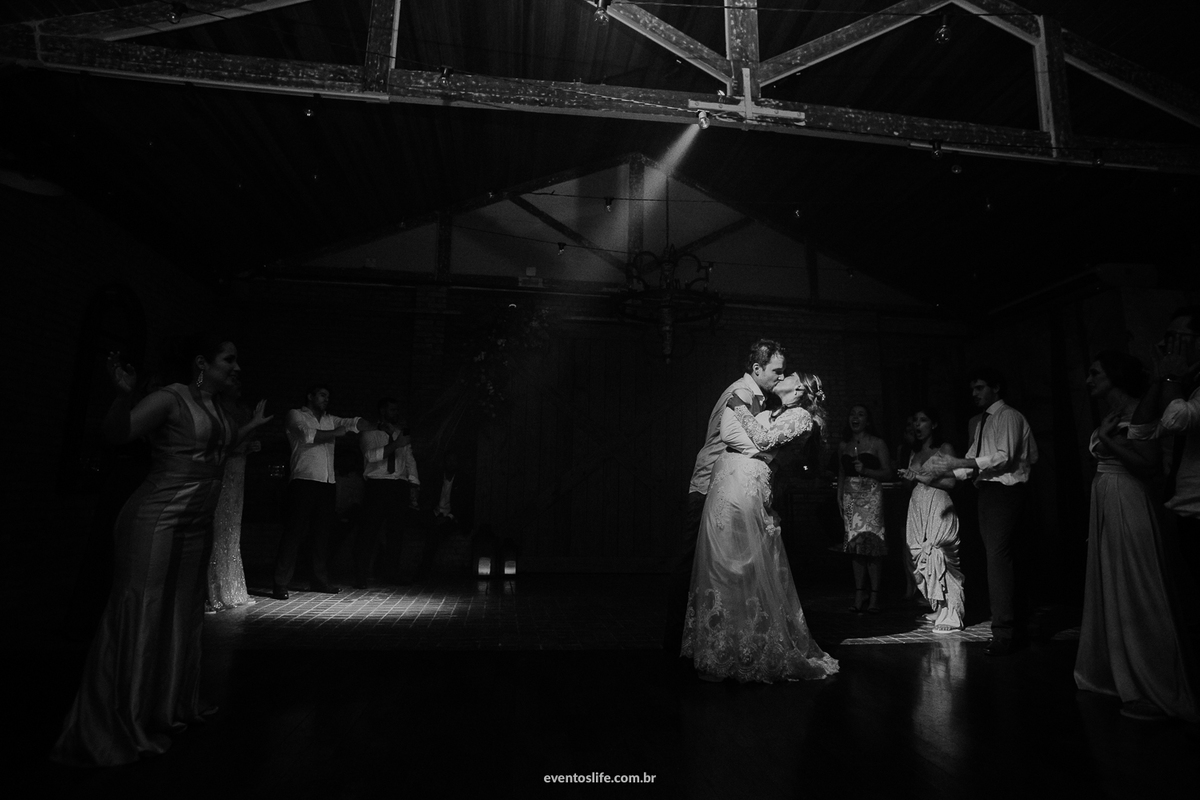 casamento camila e victor, life fotografia, fotografia de casamento, amor, love, wedding, celeiro quintal, são paulo, luís gomide, lamore e co, nova noiva, fotografia espontânea, fotografia de casamento diferente, igreja, cerimônia, noivos