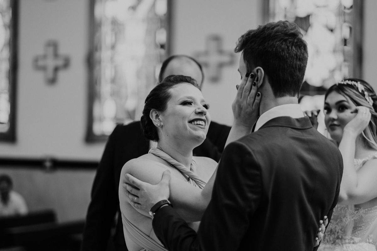 Casamento, Nossa Senhora de Fátima, Hukka Garden, Sorocaba, Fotografia de casamento Sorocaba, Life Fotografia, Fotos espontâneas, Noiva, Fotografia de Casamento, Fotografia criativa, Fotógrafo de casamento, cerimônia, abraços dos padrinhos