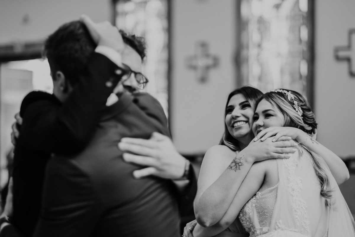 Casamento, Nossa Senhora de Fátima, Hukka Garden, Sorocaba, Fotografia de casamento Sorocaba, Life Fotografia, Fotos espontâneas, Noiva, Fotografia de Casamento, Fotografia criativa, Fotógrafo de casamento, cerimônia, abraços dos padrinhos