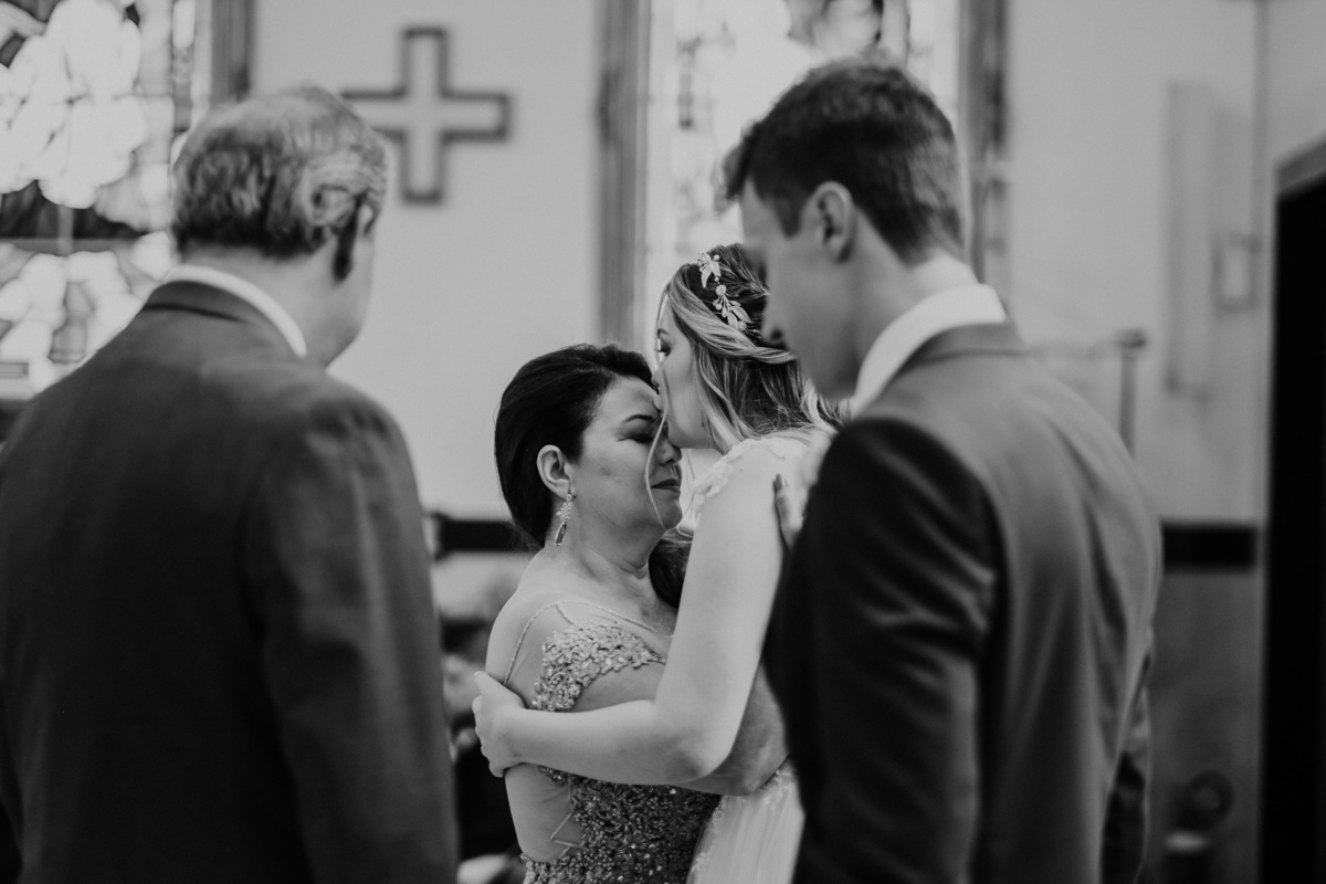 Casamento, Nossa Senhora de Fátima, Hukka Garden, Sorocaba, Fotografia de casamento Sorocaba, Life Fotografia, Fotos espontâneas, Noiva, Fotografia de Casamento, Fotografia criativa, Fotógrafo de casamento, cerimônia, abraços dos padrinhos