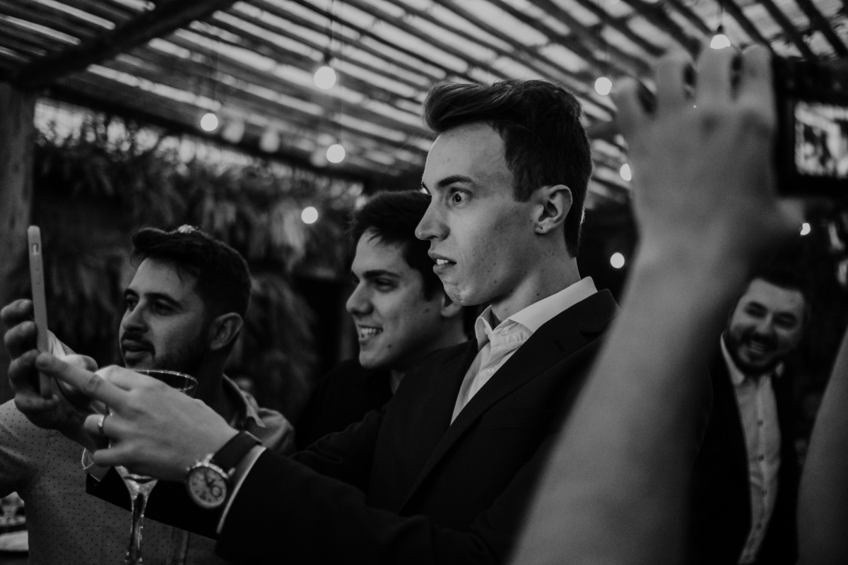 Casamento, Nossa Senhora de Fátima, Hukka Garden, Sorocaba, Fotografia de casamento Sorocaba, Life Fotografia, Fotos espontâneas, Noiva, Fotografia de Casamento, Fotografia criativa, Fotógrafo de casamento, recepção, noivo fotografando