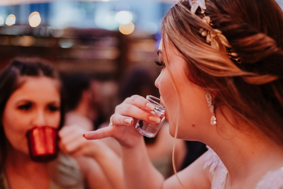 Casamento, Nossa Senhora de Fátima, Hukka Garden, Sorocaba, Fotografia de casamento Sorocaba, Life Fotografia, Fotos espontâneas, Noiva, Fotografia de Casamento, Fotografia criativa, Fotógrafo de casamento, recepção, convidados, festa, noiva tomando shot
