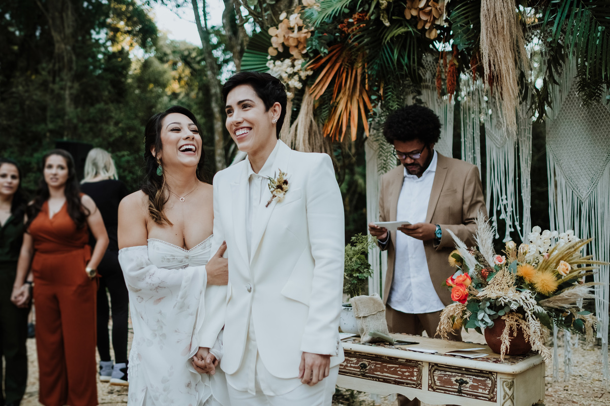 Casamento, Case de Dia, Fotografia de casamento, Fotografia espontânea, Diferente, Pride, LGBTQ+, Noivas, Boho, Villa Mandacaru, Life Fotografia, Cyndi Omoto, Alex Oliveira, tendência, amar a céu aberto, cerimônia, pôr-do-sol, casamento lésbico